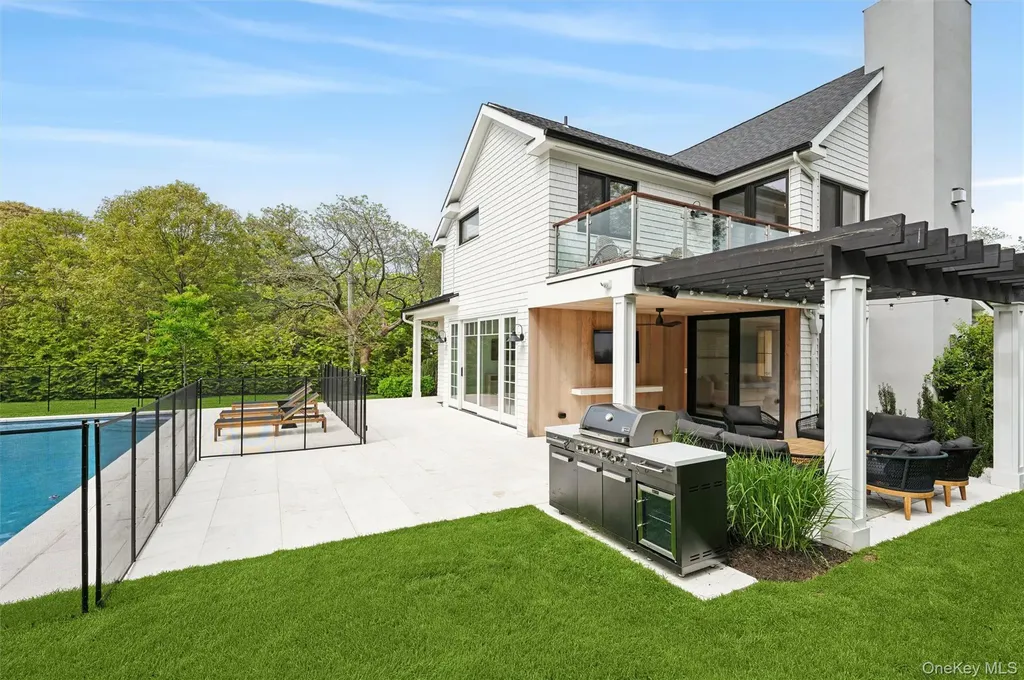 28 Canoe Place Road Hampton Bays NY 11946