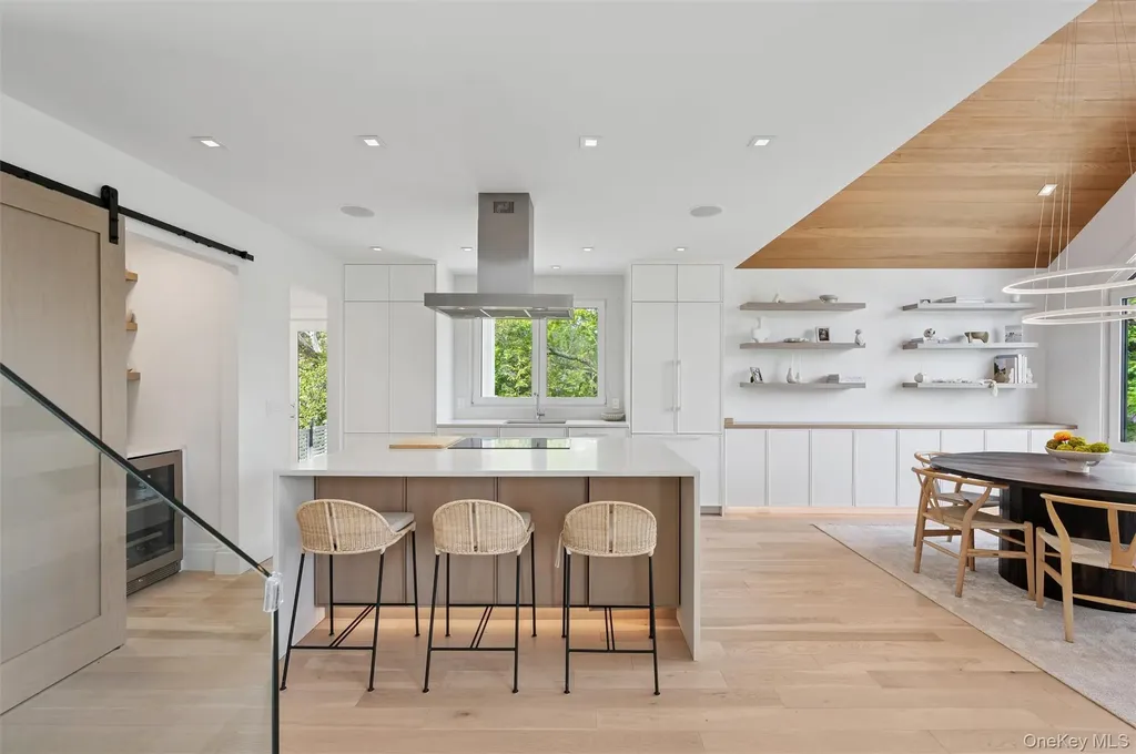 28 Canoe Place Road Hampton Bays NY 11946