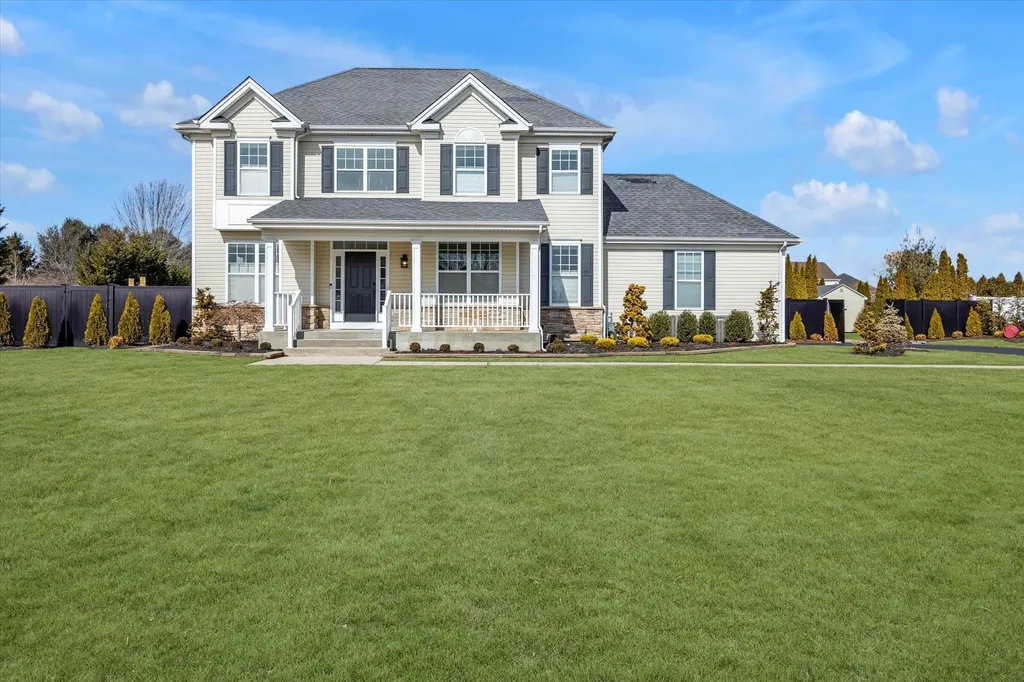 25 Maidstone Lane Brookhaven NY 11792