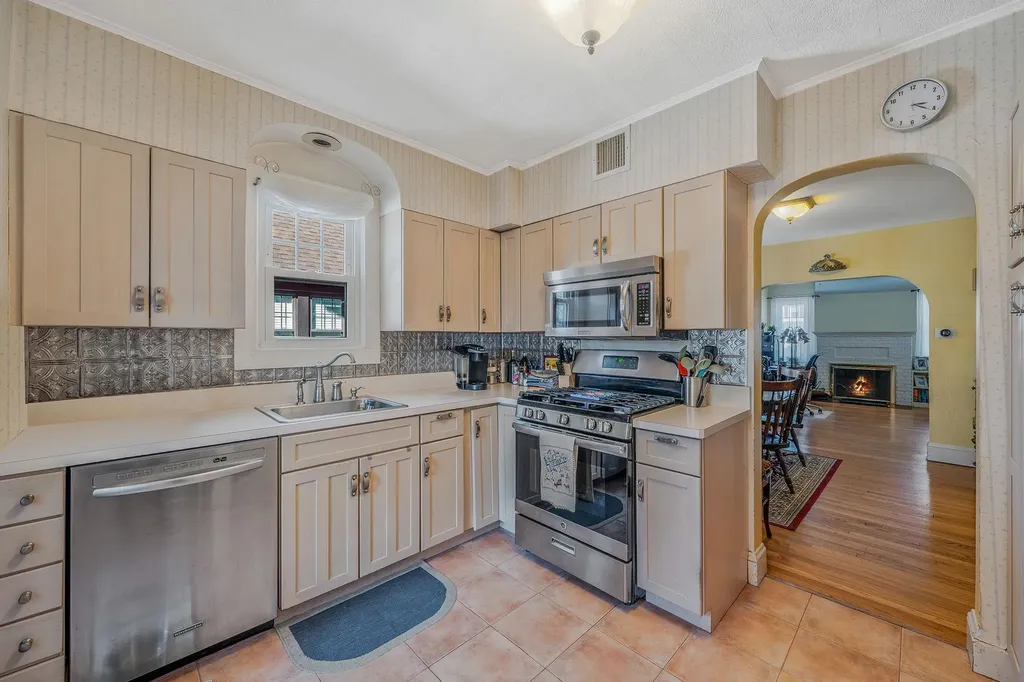 2552 Washington Avenue Oceanside NY 11572