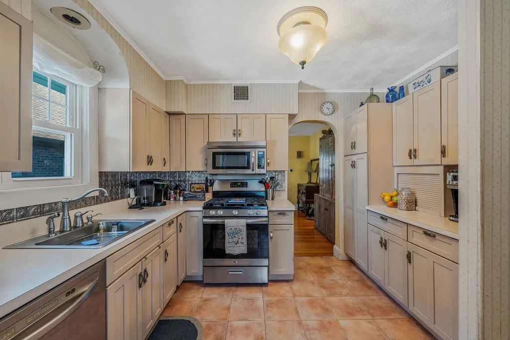 2552 Washington Avenue Oceanside NY 11572