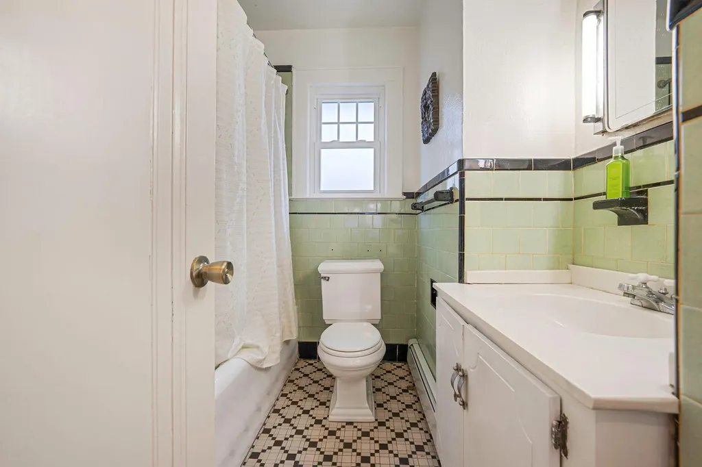 2552 Washington Avenue Oceanside NY 11572
