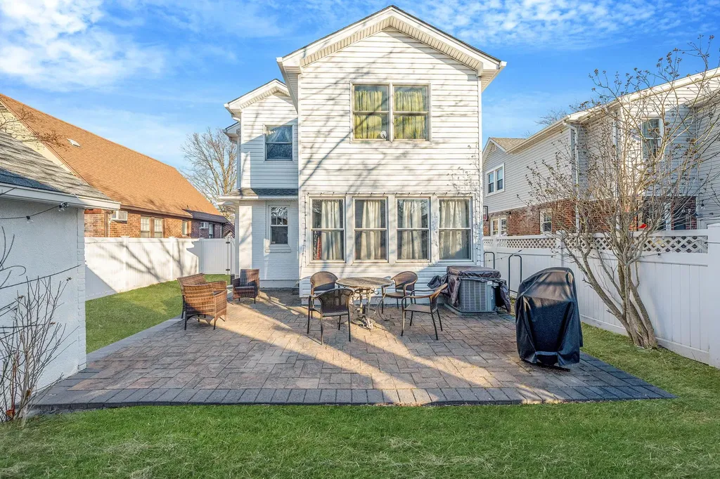 2552 Washington Avenue Oceanside NY 11572