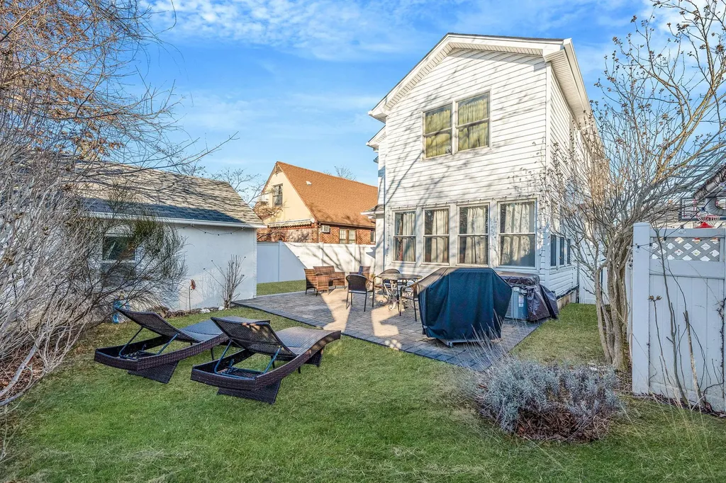 2552 Washington Avenue Oceanside NY 11572
