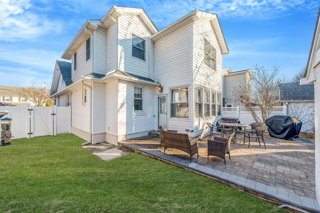 2552 Washington Avenue Oceanside NY 11572