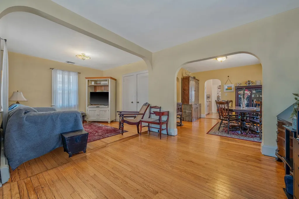2552 Washington Avenue Oceanside NY 11572