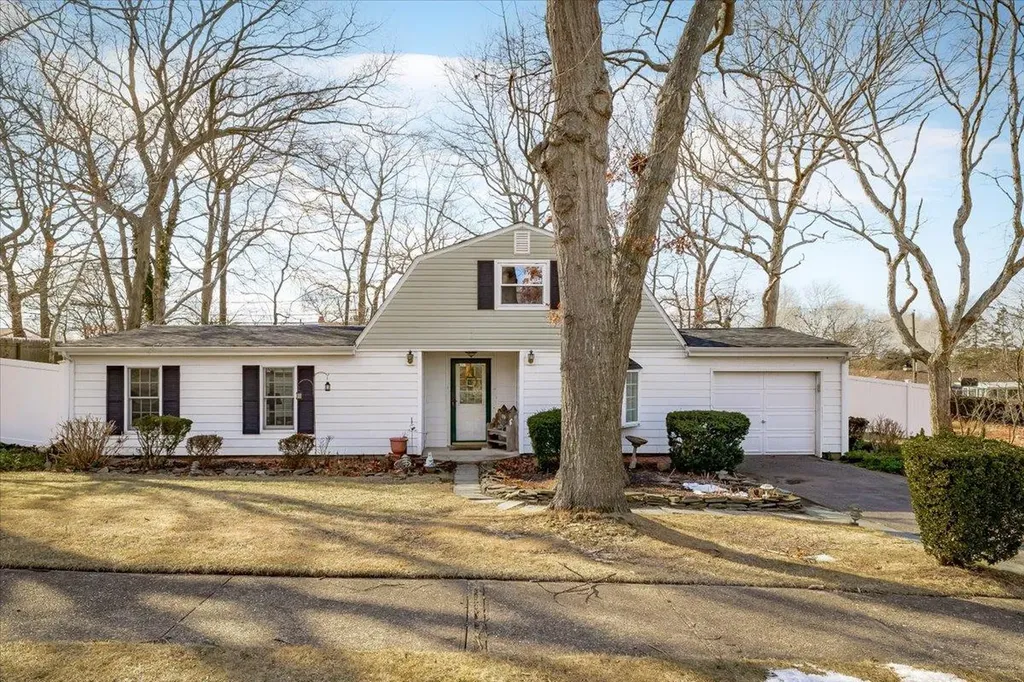 16 College Hills Drive Brookhaven NY 11738