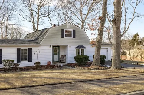 16 College Hills Drive Farmingville NY 11738