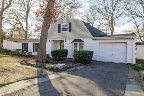 16 College Hills Drive Farmingville NY 11738