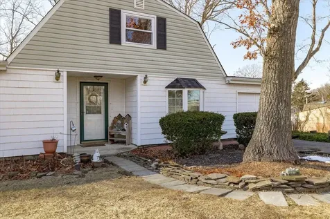 16 College Hills Drive Farmingville NY 11738