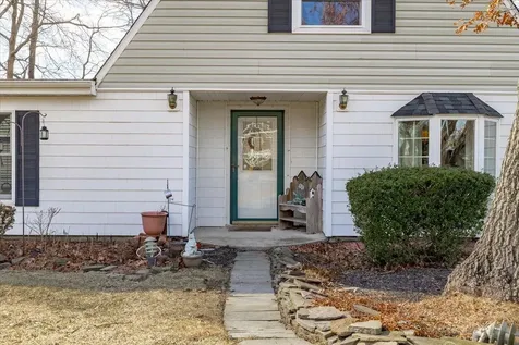 16 College Hills Drive Farmingville NY 11738