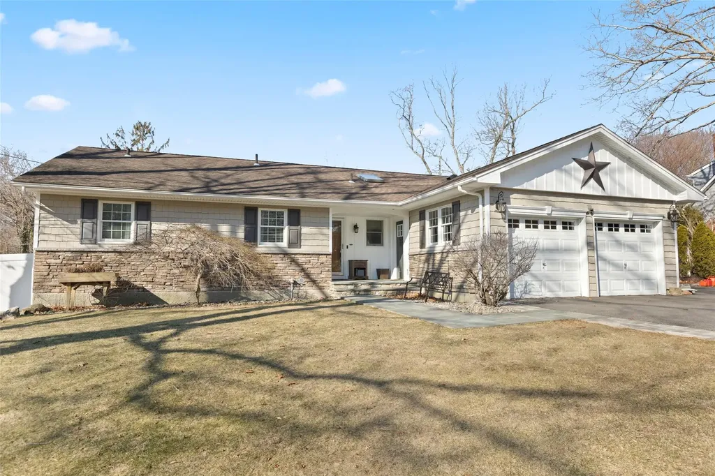 10 Robinhood Lane Brookhaven NY 11733