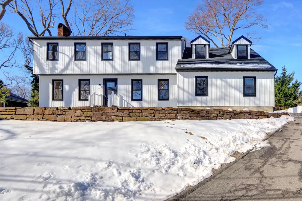 15 Woodland Road Brookhaven NY 11764