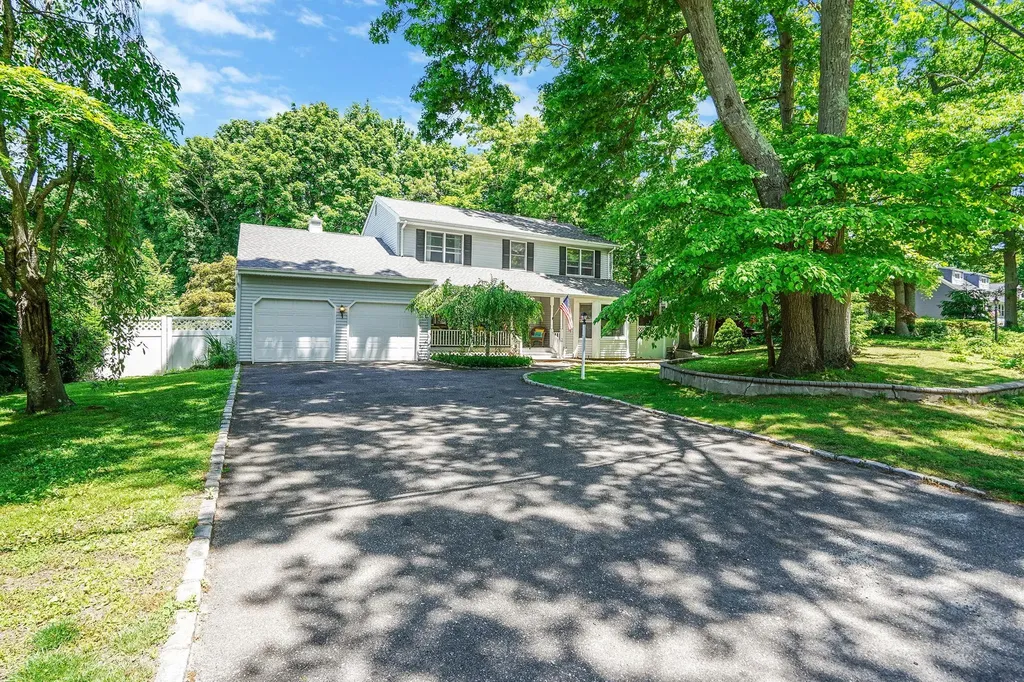9 4th Avenue Rocky Point NY 11778