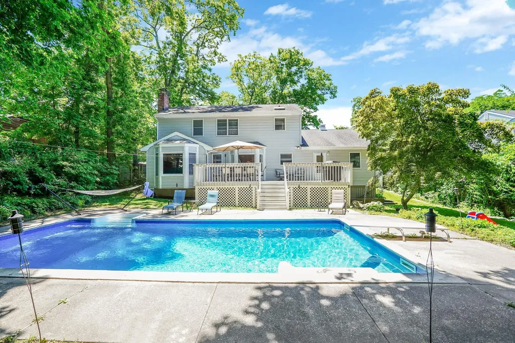 9 4th Avenue Rocky Point NY 11778
