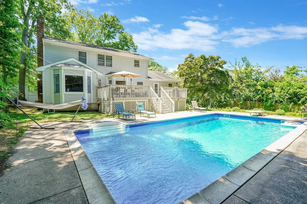 9 4th Avenue Rocky Point NY 11778