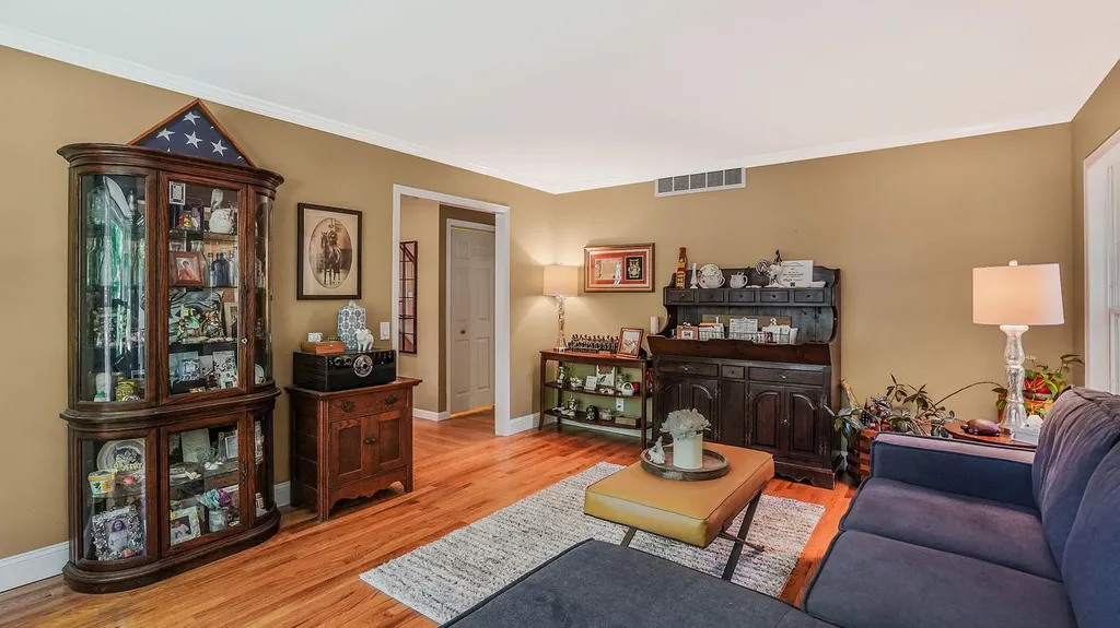 9 4th Avenue Rocky Point NY 11778