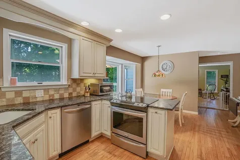 9 4th Avenue Rocky Point NY 11778