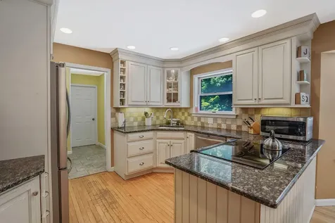9 4th Avenue Rocky Point NY 11778