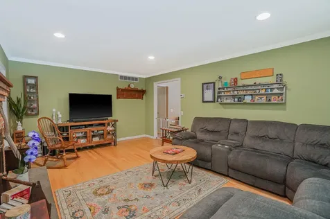9 4th Avenue Rocky Point NY 11778