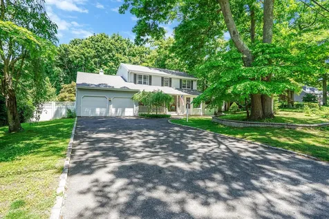 9 4th Avenue Rocky Point NY 11778