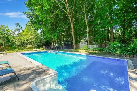 9 4th Avenue Rocky Point NY 11778