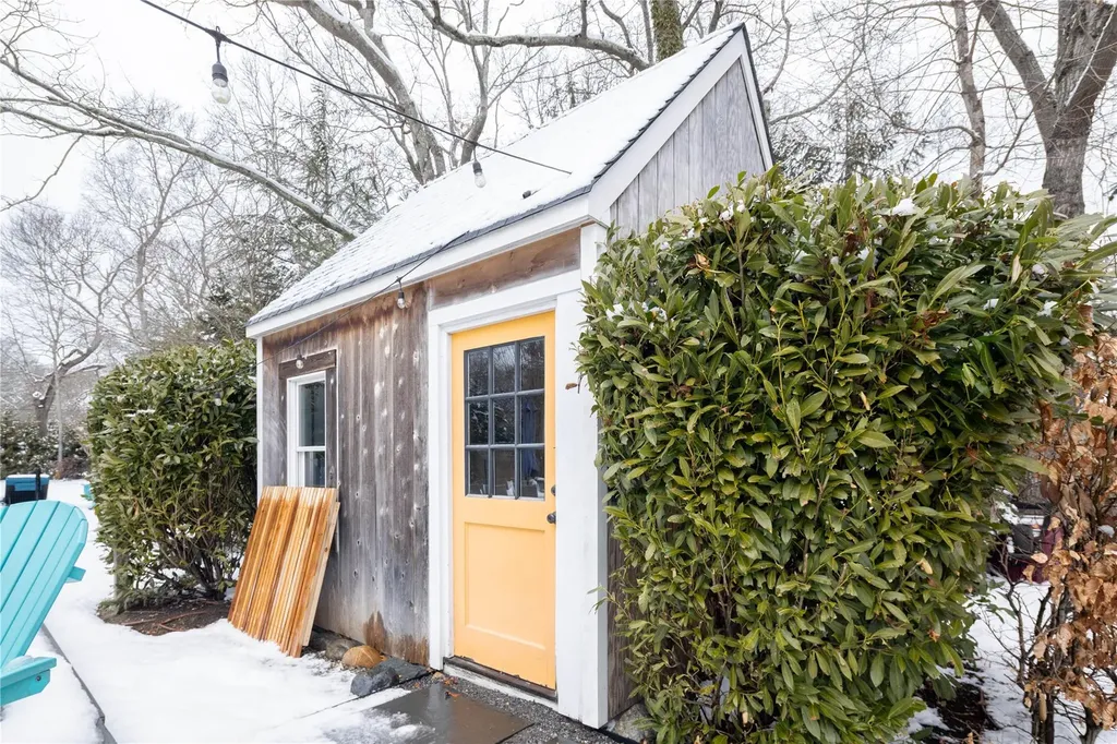 143 Gardiner Avenue East Hampton NY 11937