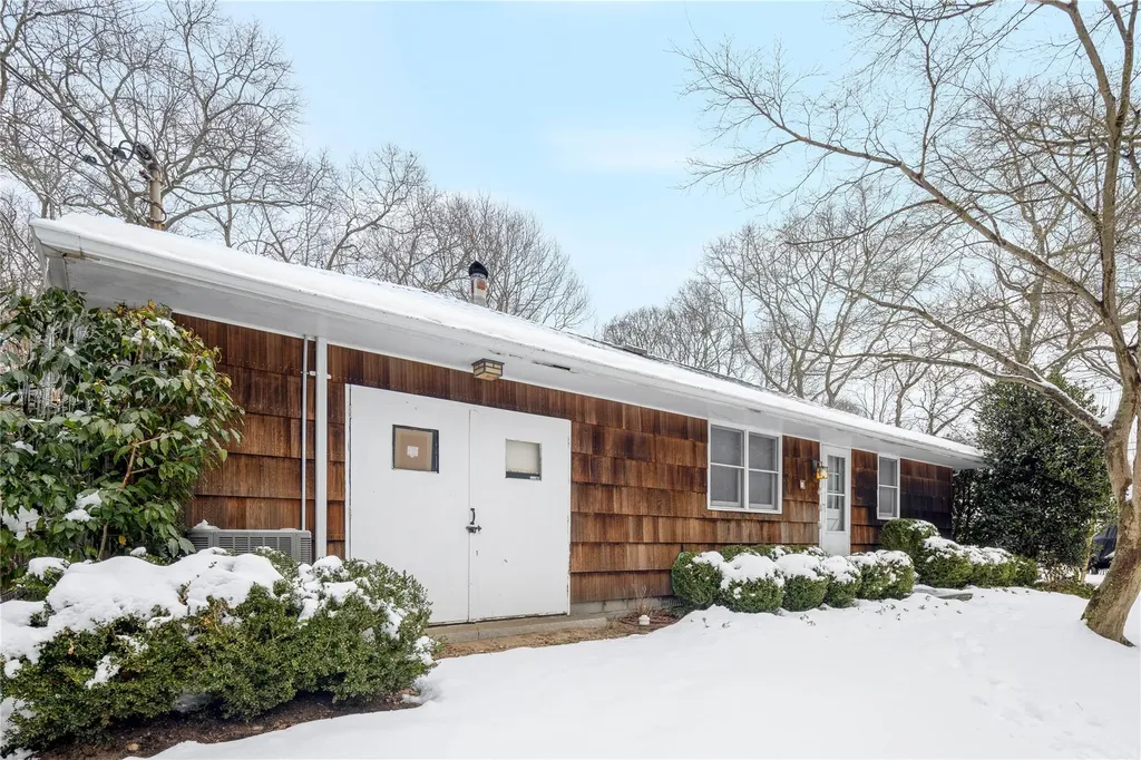 143 Gardiner Avenue East Hampton NY 11937