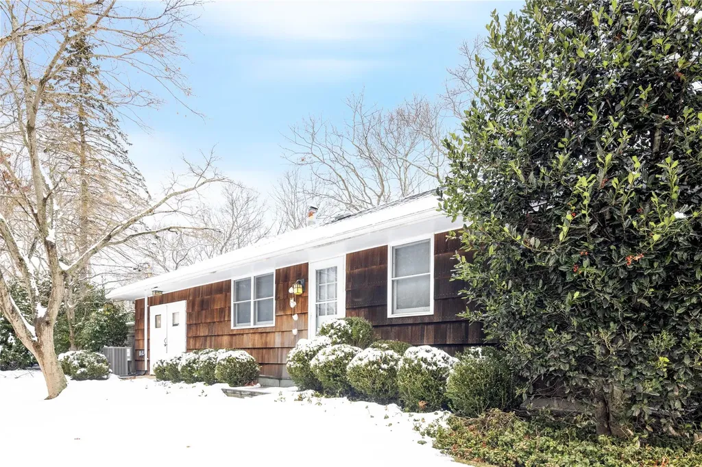143 Gardiner Avenue East Hampton NY 11937