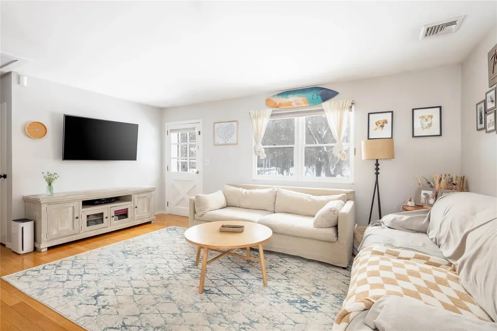 143 Gardiner Avenue East Hampton NY 11937