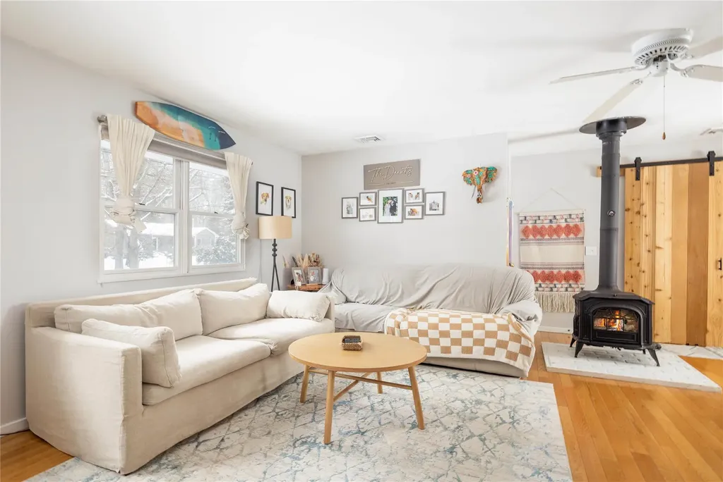 143 Gardiner Avenue East Hampton NY 11937