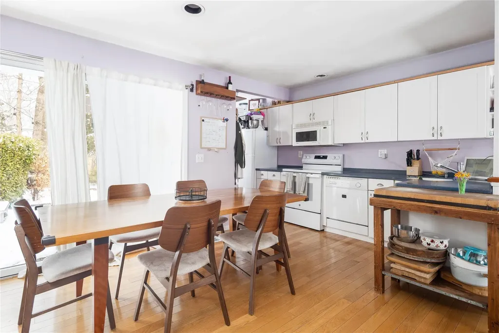 143 Gardiner Avenue East Hampton NY 11937
