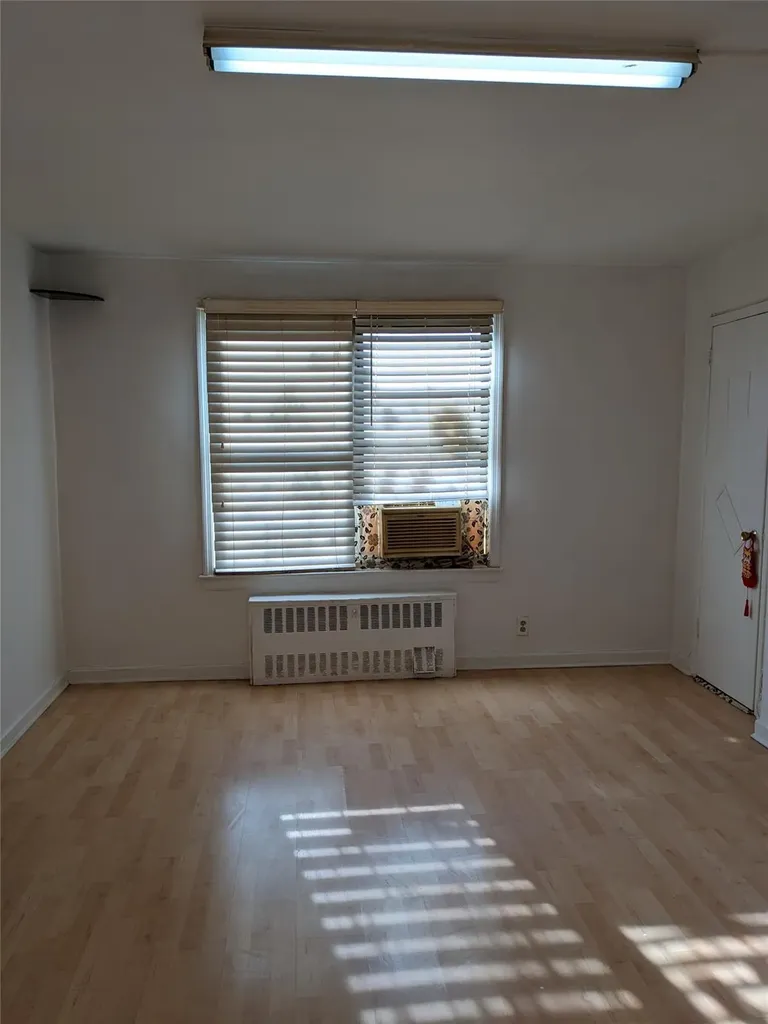 196-54 67 Avenue Fresh Meadows NY 11365