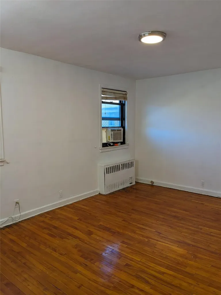 196-54 67 Avenue Fresh Meadows NY 11365