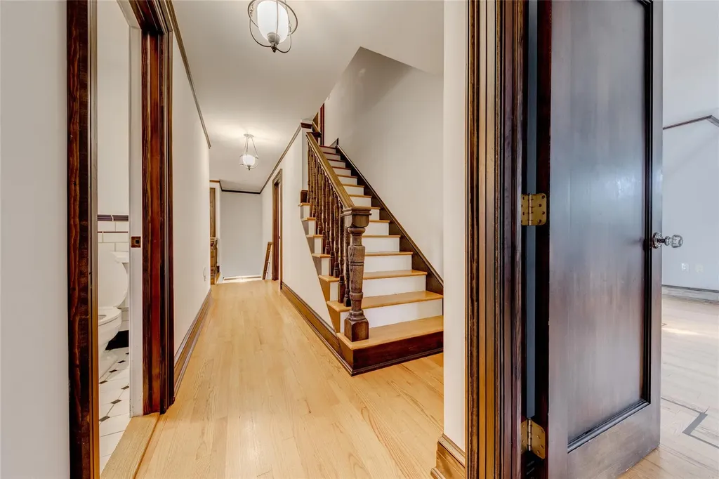 11 Gateway Drive Great Neck NY 11021