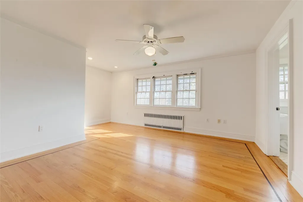 11 Gateway Drive Great Neck NY 11021