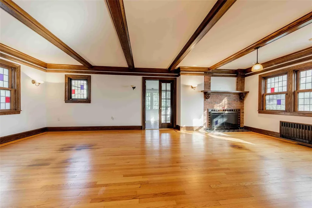 11 Gateway Drive Great Neck NY 11021