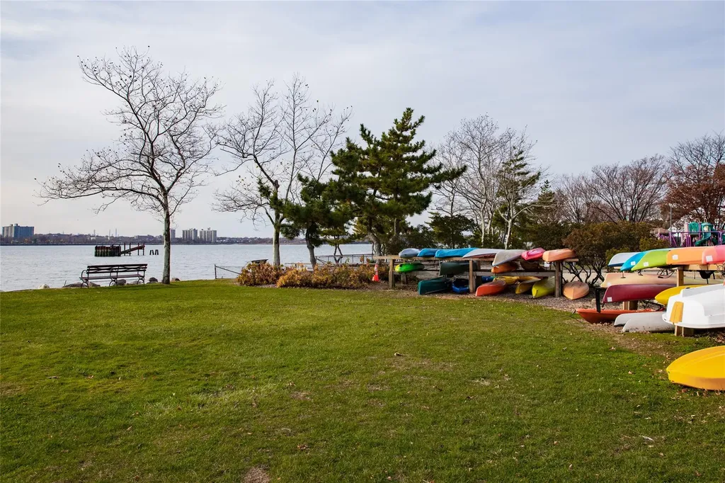 11 Gateway Drive Great Neck NY 11021