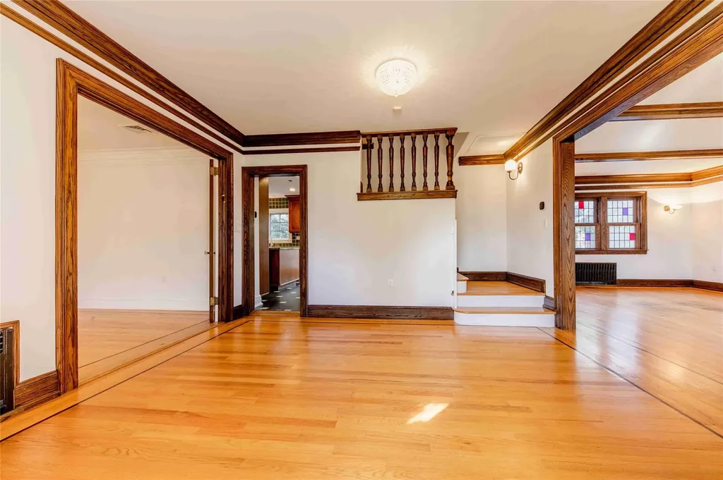 11 Gateway Drive Great Neck NY 11021