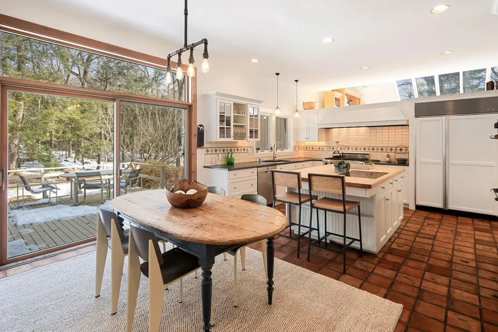 27 Neustadt Lane Chappaqua NY 10514