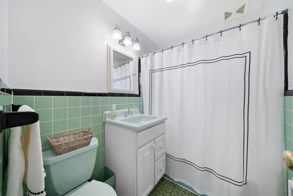 1606 Merry Avenue Bronx NY 10461