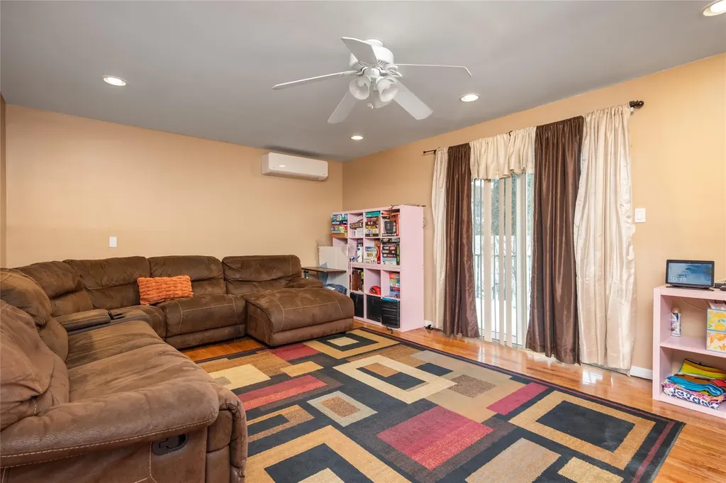 3421 Oceanside Road Oceanside NY 11572