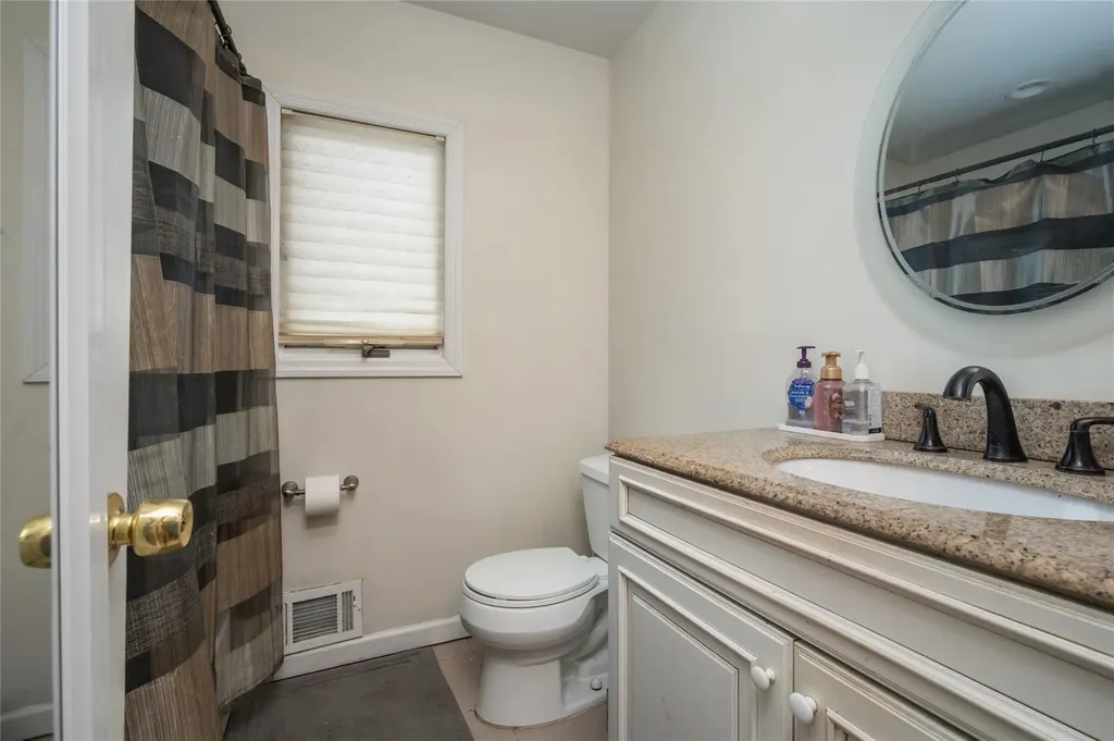 3421 Oceanside Road Oceanside NY 11572