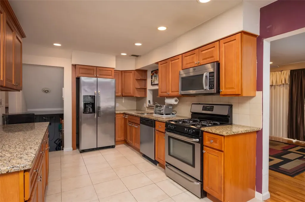 3421 Oceanside Road Oceanside NY 11572