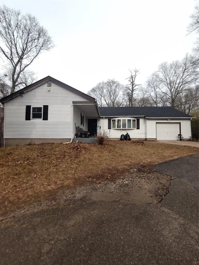 35 Seymour Lane Brookhaven NY 11763