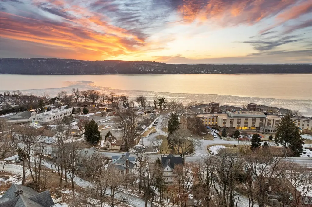 55 Hillside Road Dobbs Ferry NY 10522