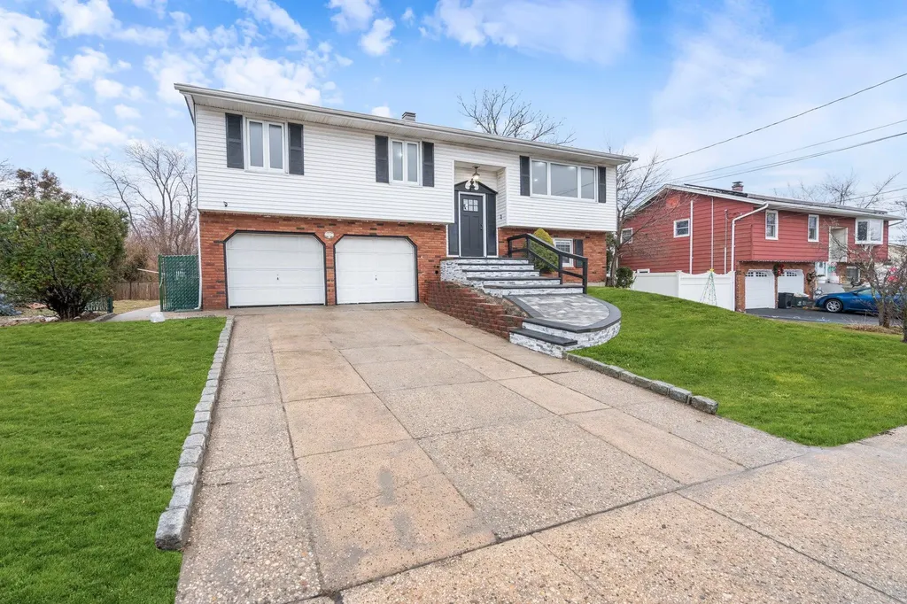 3 Eisenhower Road Centereach NY 11720