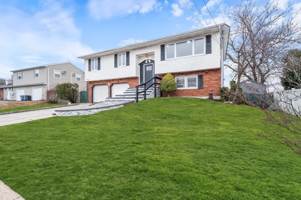 3 Eisenhower Road Centereach NY 11720