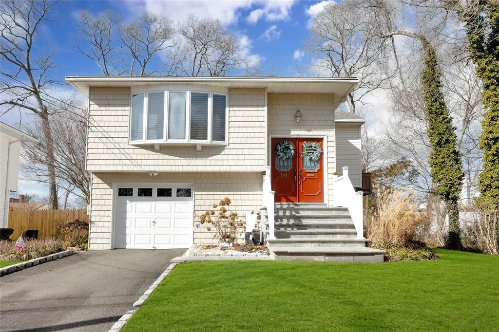 94 Cherokee Avenue West Islip NY 11795