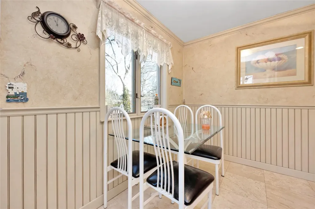 94 Cherokee Avenue West Islip NY 11795